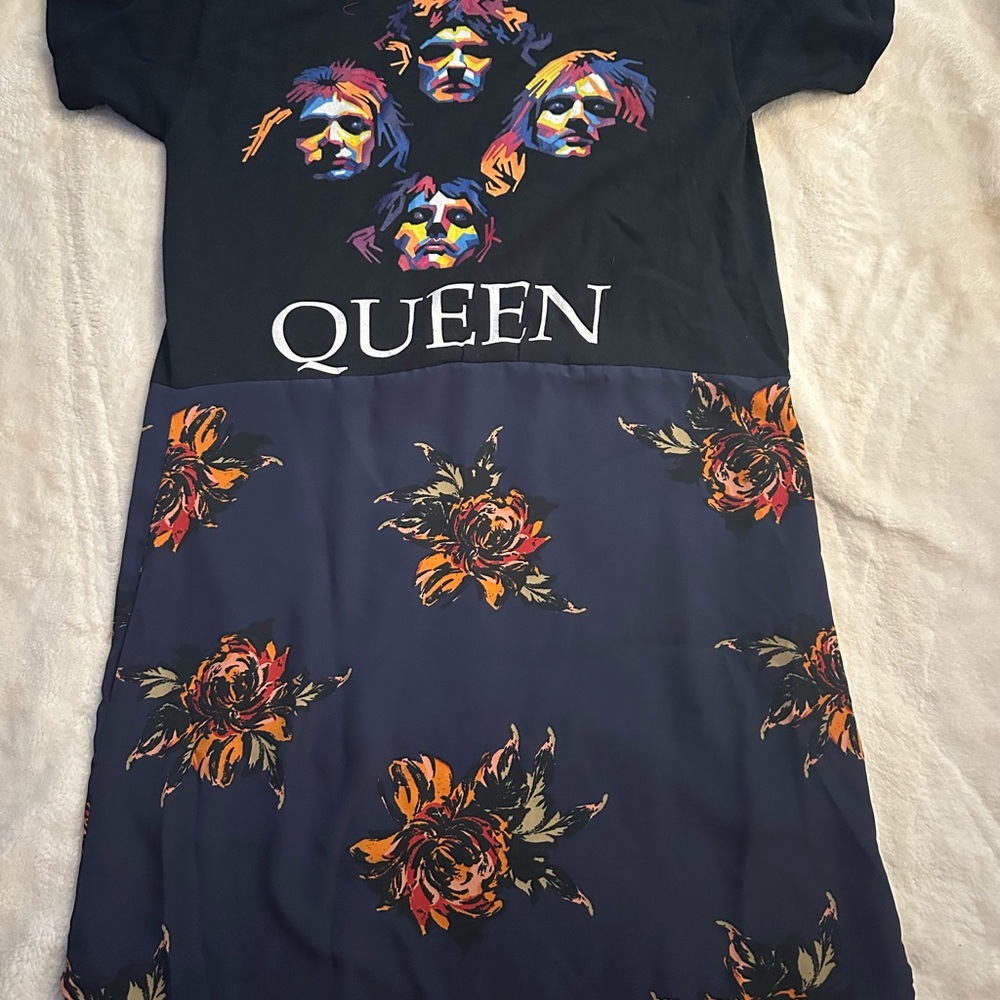 Queen Graphic Floral Dress